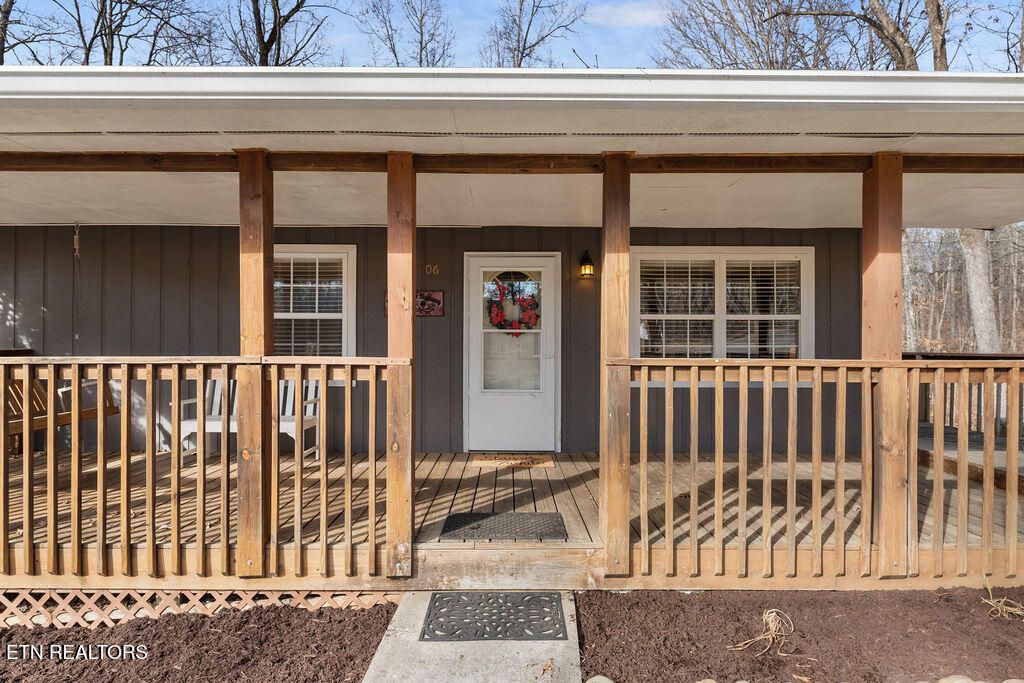 Photo of 2106 Hickory Manor Rd, Sevierville, TN 37862 (MLS # 1324827)