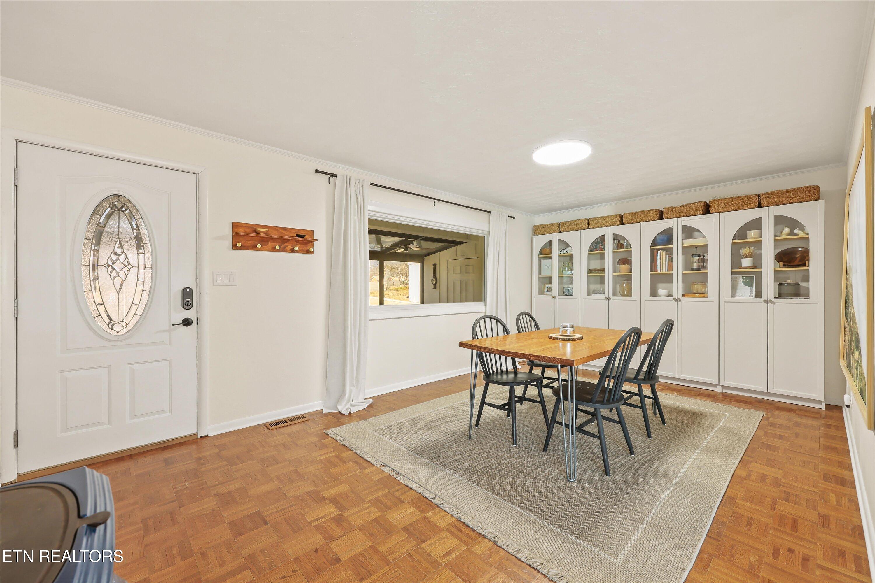 565 Hillcrest Circle