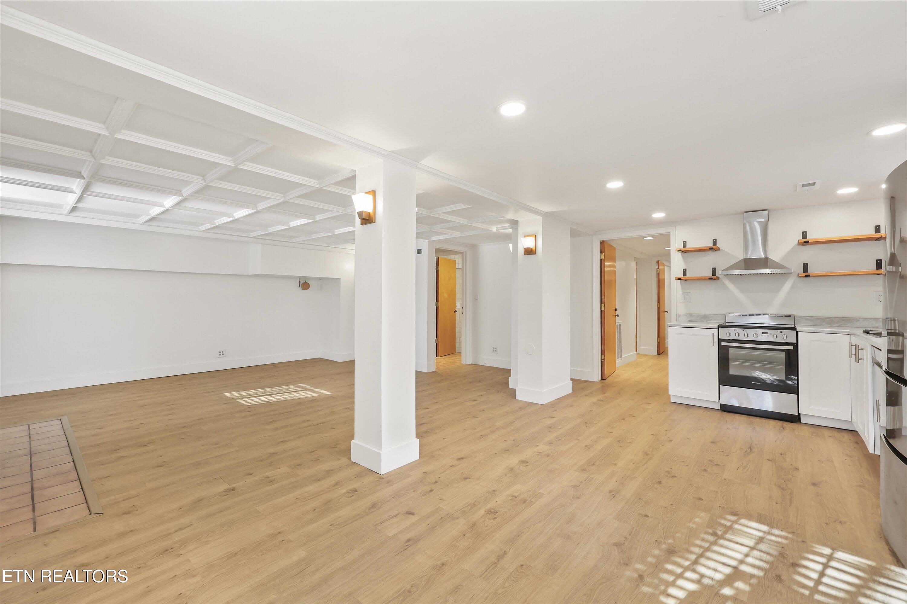 565 Hillcrest Circle