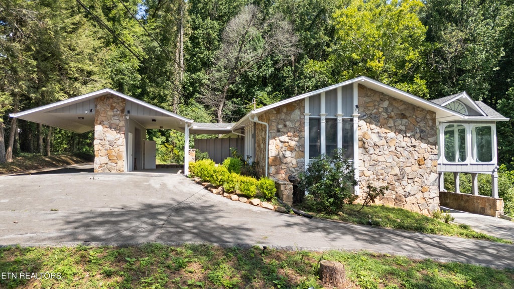 Photo of 8129 NW Ainsworth Drive, Knoxville, TN 37909 (MLS # 1350887)