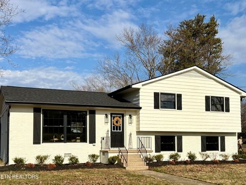 Photo of 7415 NW Bennington Drive, Knoxville, TN 37909 (MLS # 1327699)