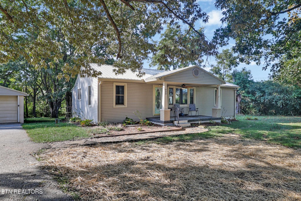 Photo of 900 E First St, Crossville, TN 38555 (MLS # 1353452)