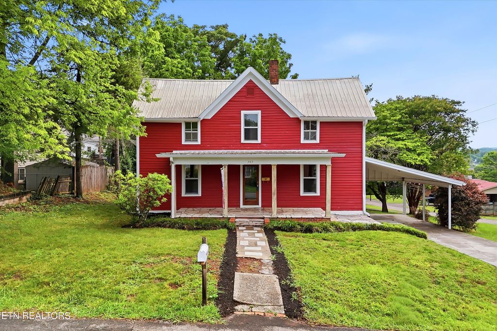 Photo of 303 Blount St, Athens, TN 37303 (MLS # 1330385)