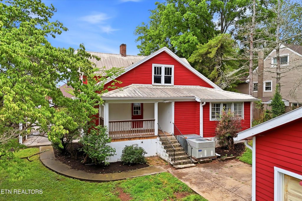 Photo of 303 Blount St, Athens, TN 37303 (MLS # 1330385)