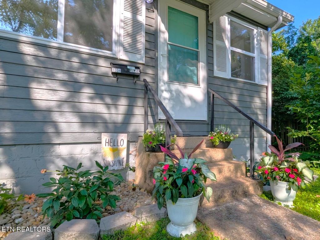 Photo of 1334 Remsen St, Alcoa, TN 37701 (MLS # 1297419)