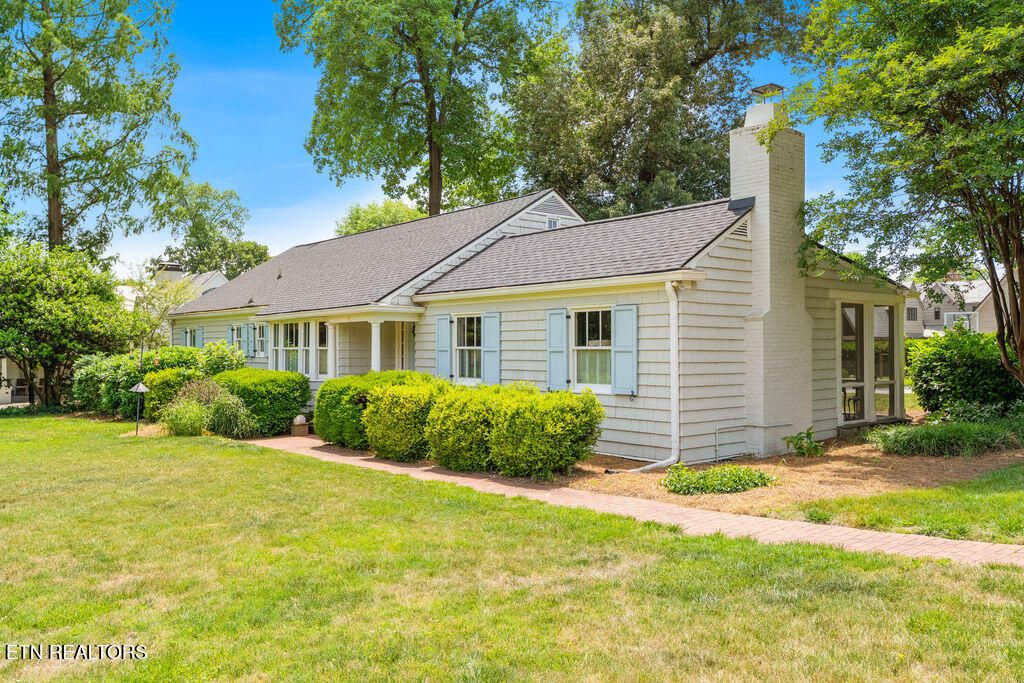 Photo of 1005 Kenesaw Ave, Knoxville, TN 37919 (MLS # 1342281)