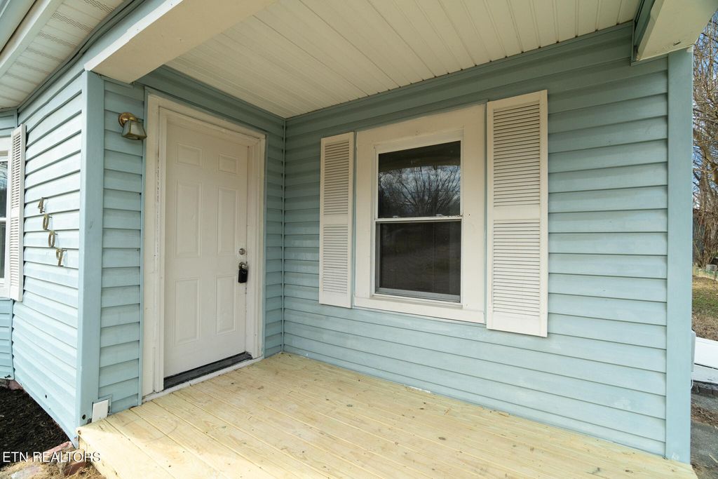 Photo of 4009 Catalpa Ave, Knoxville, TN 37914 (MLS # 1329577)