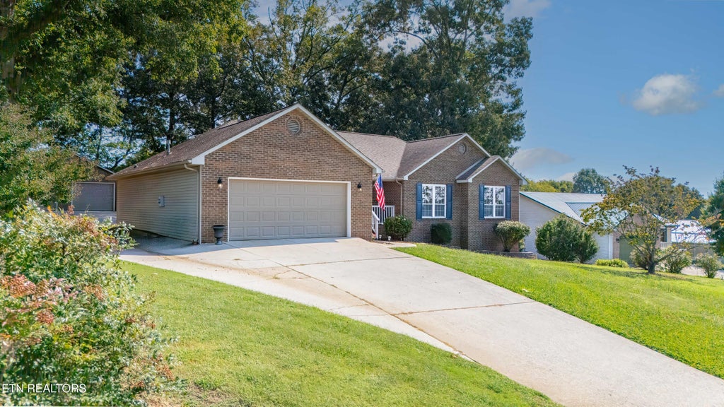 Photo of 950 Dunkirk Drive, Maryville, TN 37801 (MLS # 1355968)