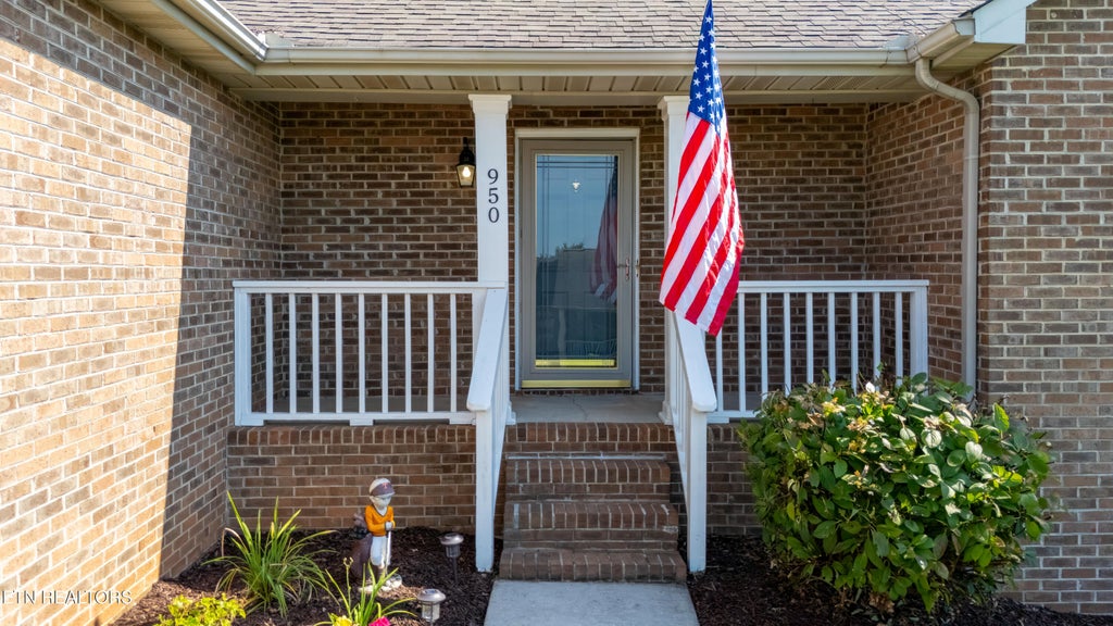Photo of 950 Dunkirk Drive, Maryville, TN 37801 (MLS # 1355968)