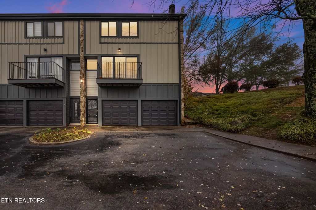 Photo of 1900 Cherokee Bluff Drive, Knoxville, TN 37920 (MLS # 1322739)