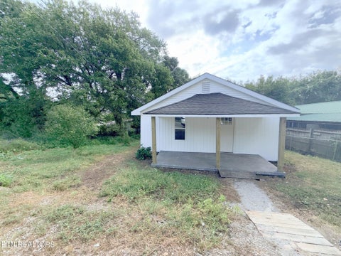 Tiny photo for 512 E Hemlock St, LaFollette, TN 37766 (MLS # 1355477)