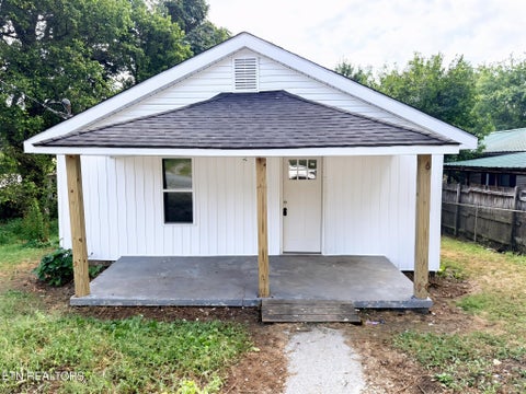 Photo of 512 E Hemlock St, LaFollette, TN 37766 (MLS # 1355477)