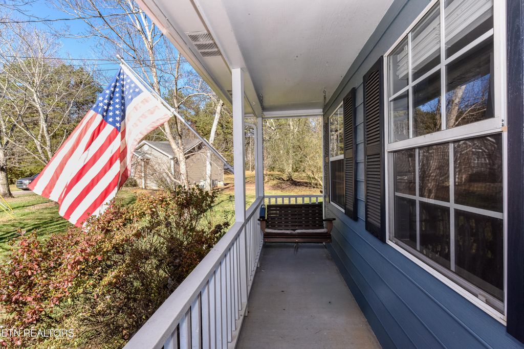 Photo of 130 Hardwick Lane, Lenoir City, TN 37771 (MLS # 1323118)