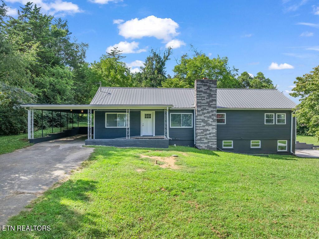 Photo of 8005 Burchfield Drive, Oak Ridge, TN 37830 (MLS # 1311706)