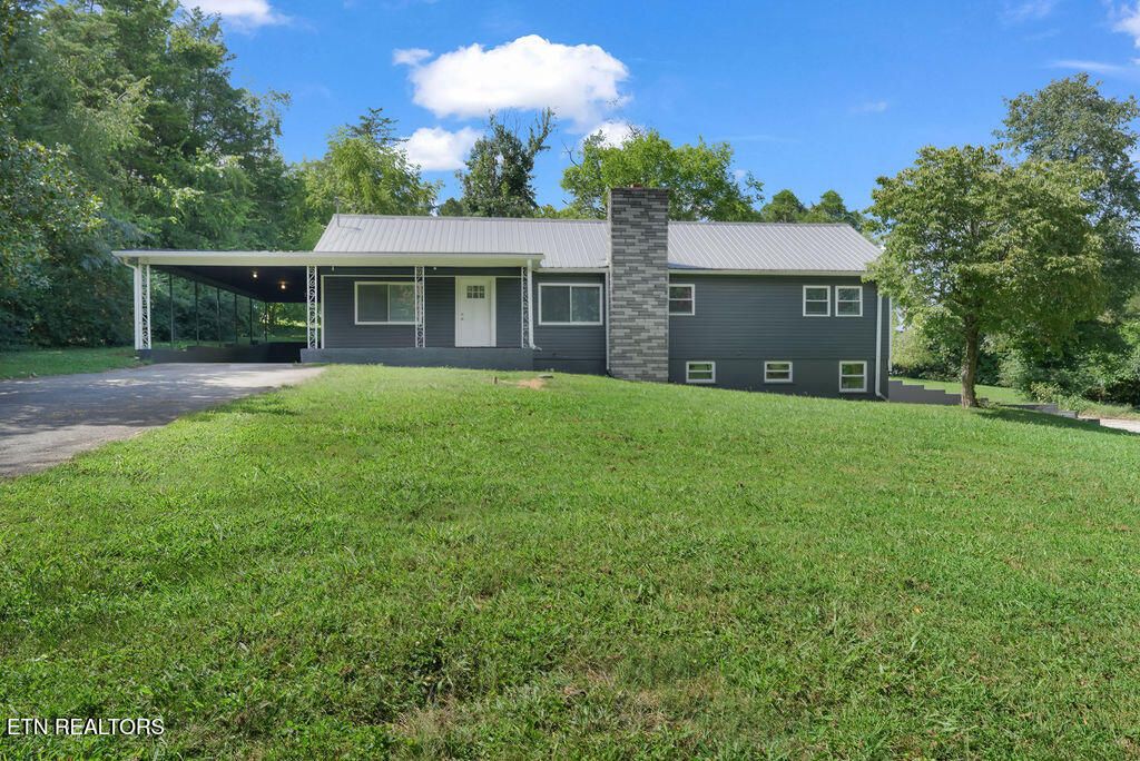 Photo of 8005 Burchfield Drive, Oak Ridge, TN 37830 (MLS # 1311706)