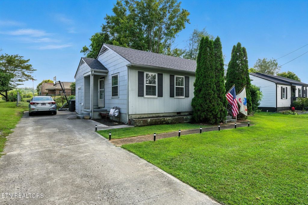 Photo of 707 Elizabeth St, Athens, TN 37303 (MLS # 1314543)