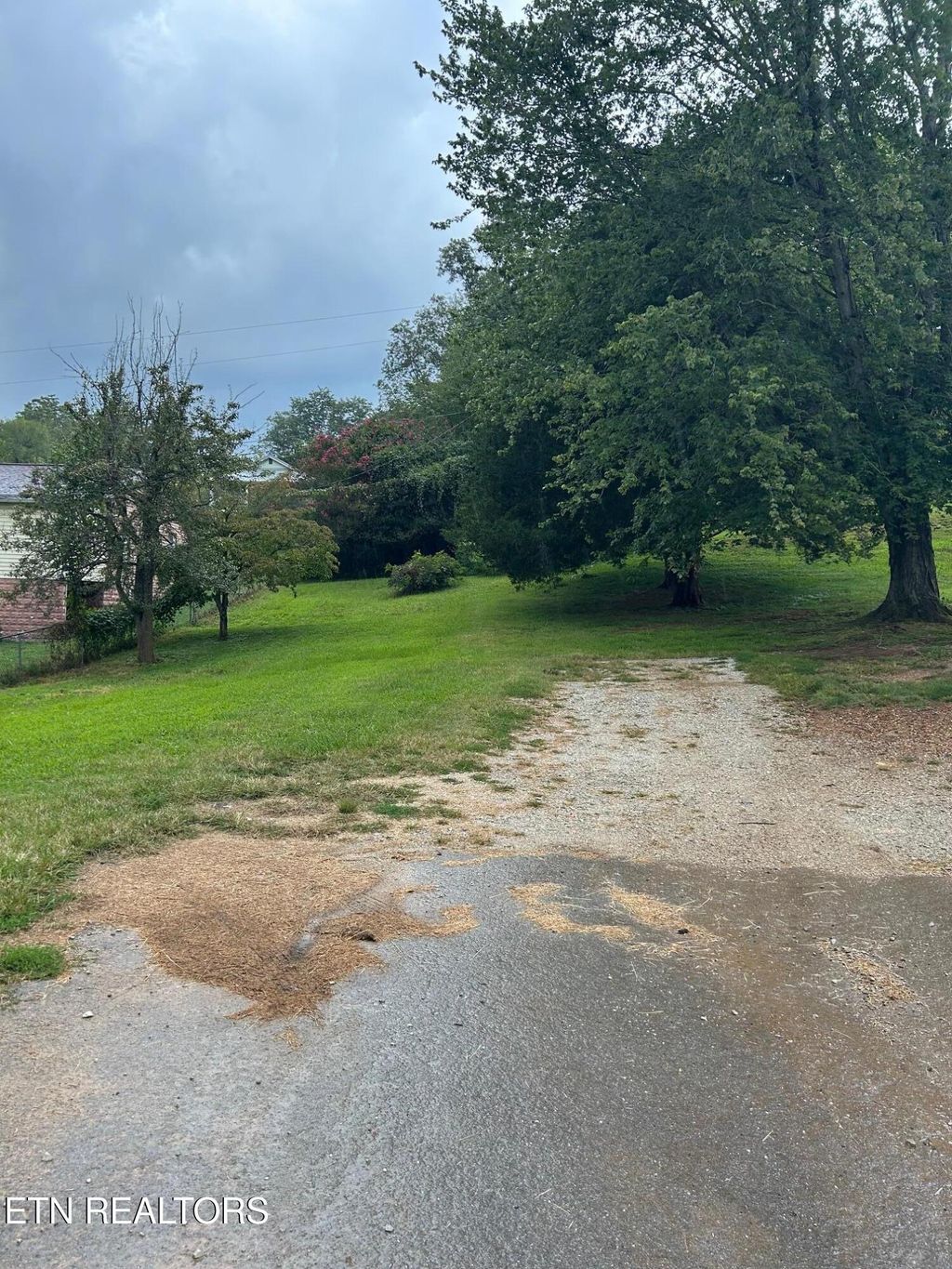 Photo of 108 N Eighth St, LaFollette, TN 37766 (MLS # 1314171)