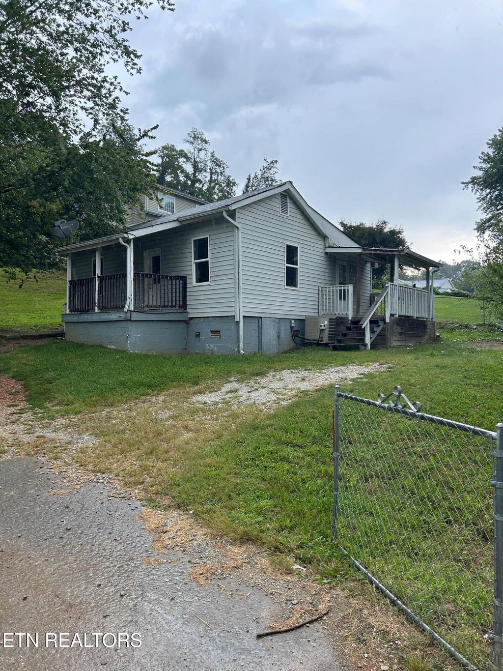 Photo of 108 N Eighth St, LaFollette, TN 37766 (MLS # 1314171)