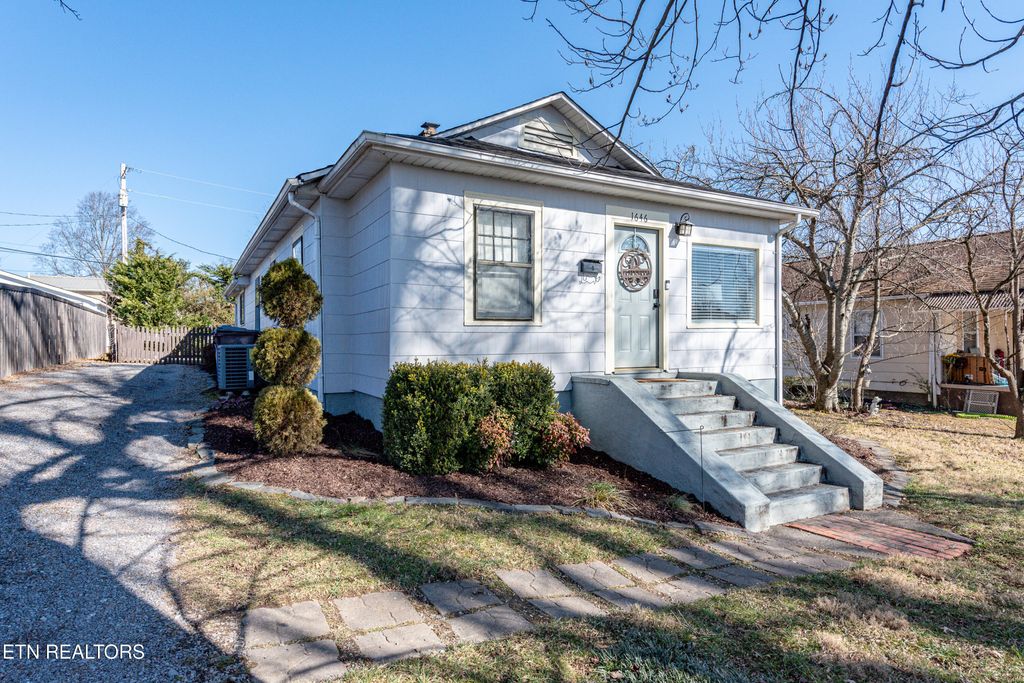 Photo of 1646 Lodge St, Alcoa, TN 37701 (MLS # 1289189)