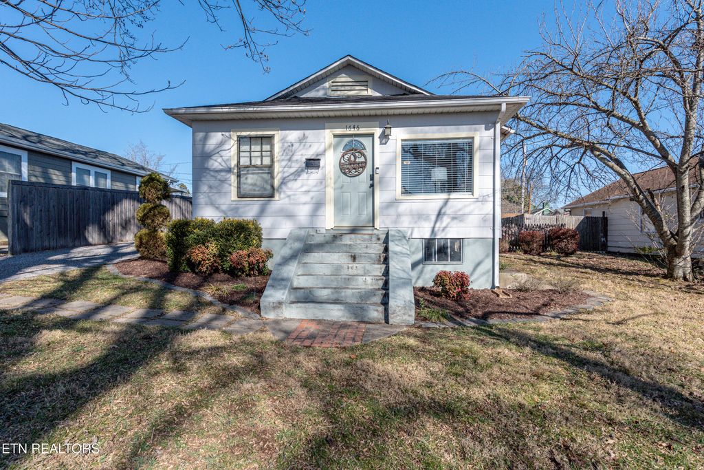 Photo of 1646 Lodge St, Alcoa, TN 37701 (MLS # 1289189)