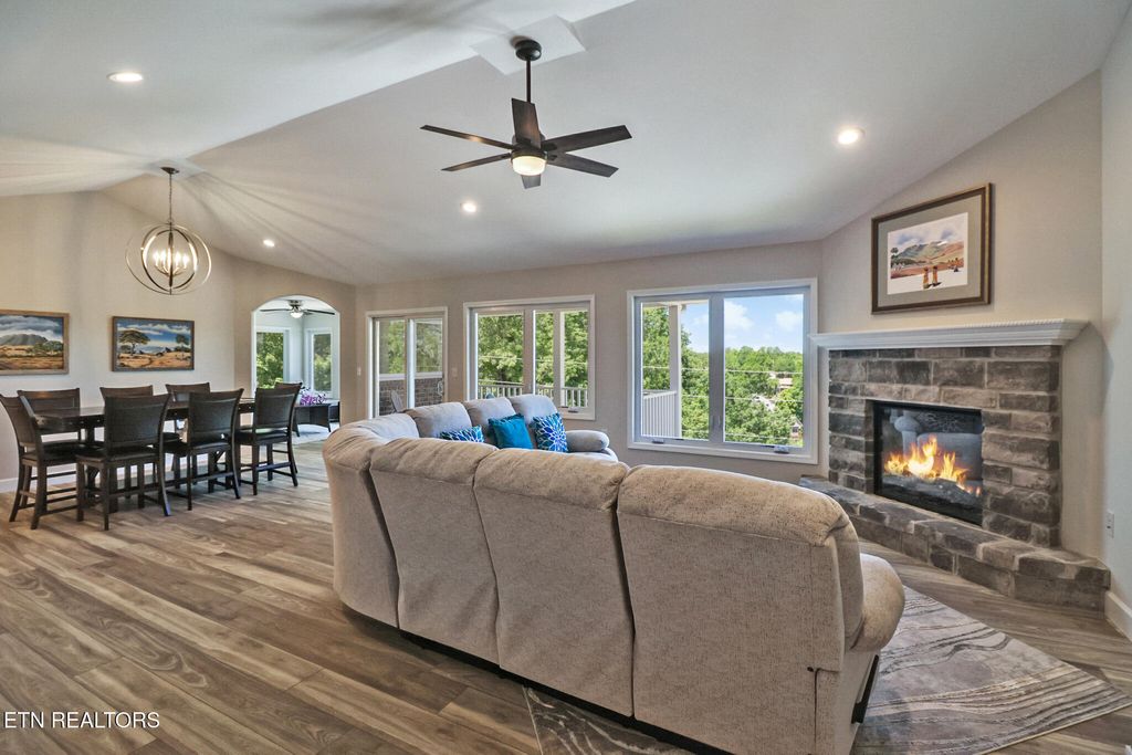 Photo of 38 Markham Terrace, Crossville, TN 38558 (MLS # 1328519)