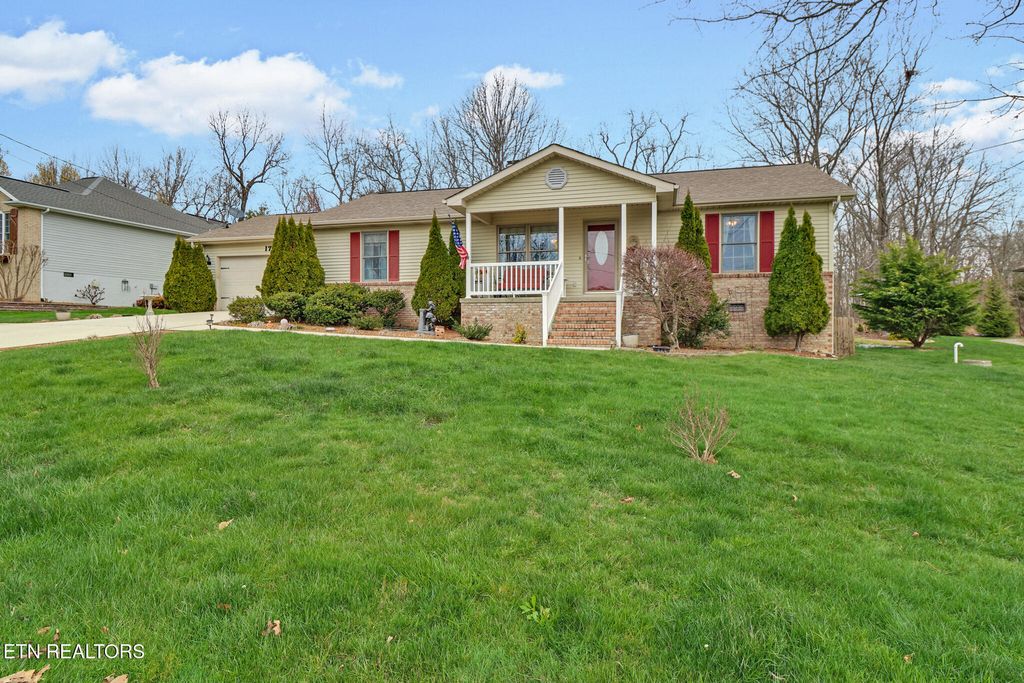 Photo of 172 Berkshire Loop, Fairfield Glade, TN 38558 (MLS # 1333283)