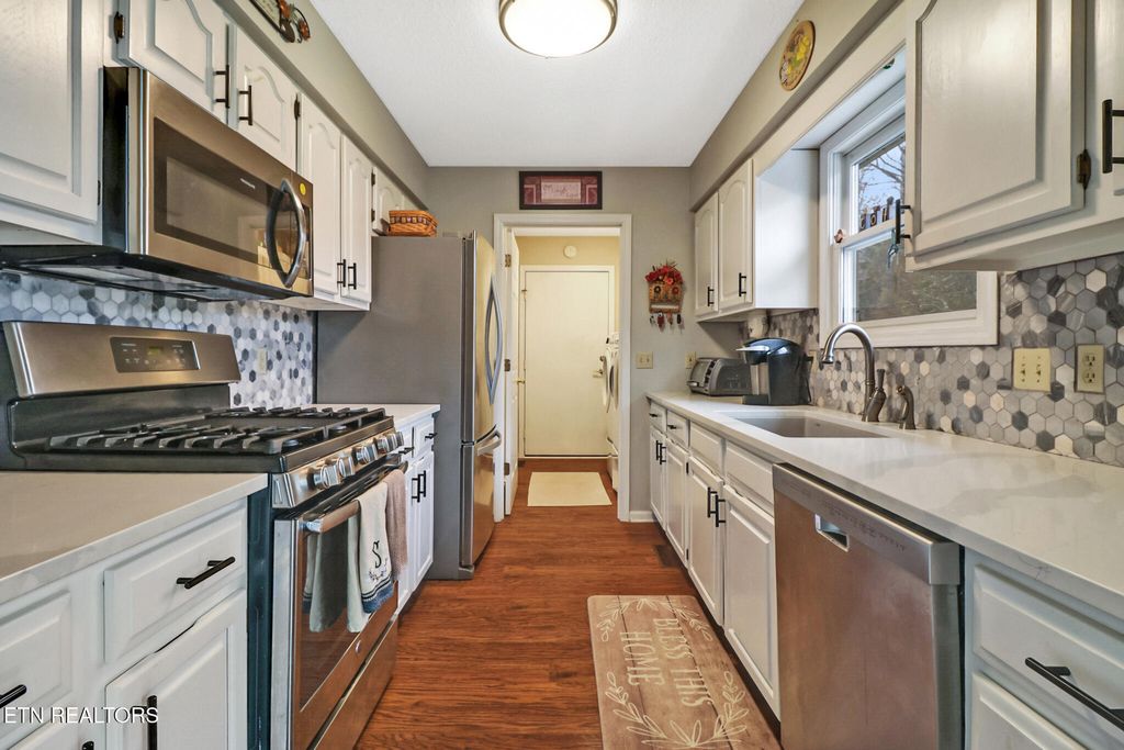 Photo of 172 Berkshire Loop, Fairfield Glade, TN 38558 (MLS # 1333283)