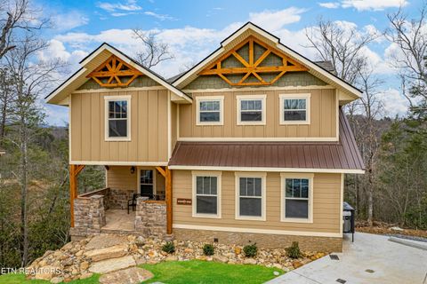 Photo of 1019 Potters Way, Gatlinburg, TN 37738 (MLS # 1327714)