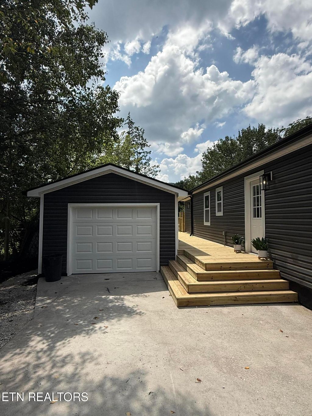 Photo of 921 Vivian Ave, Rocky Top, TN 37769 (MLS # 1311064)