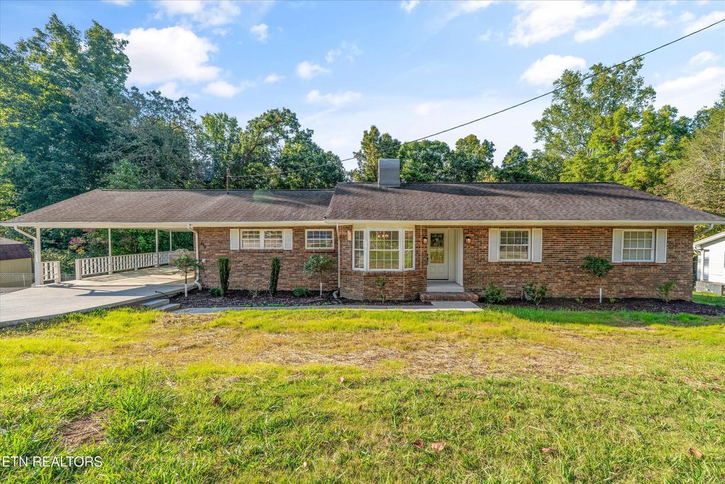 Photo of 215 Outer Drive, Oak Ridge, TN 37830 (MLS # 1316416)