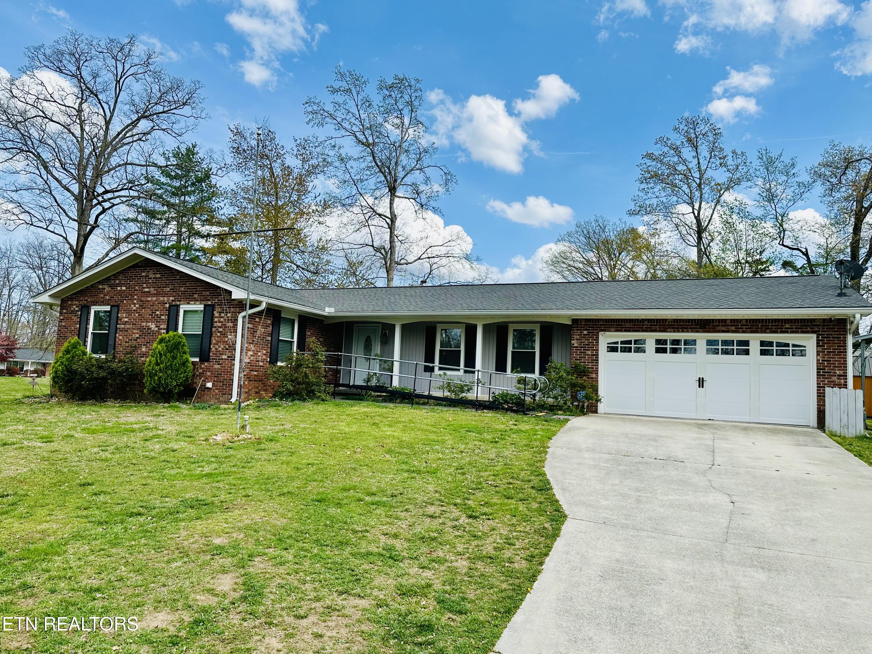 102 Oakwood Drive