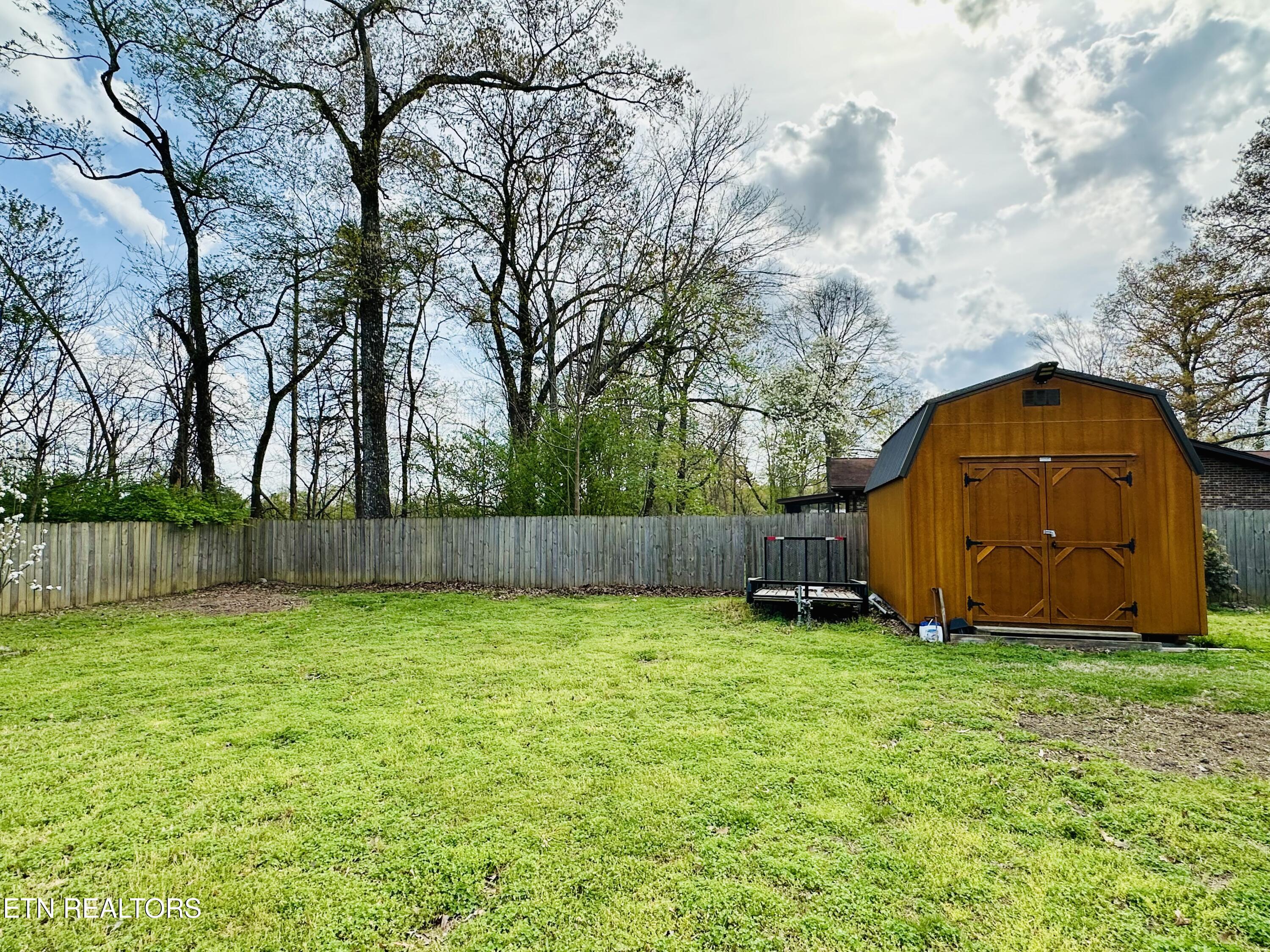 102 Oakwood Drive