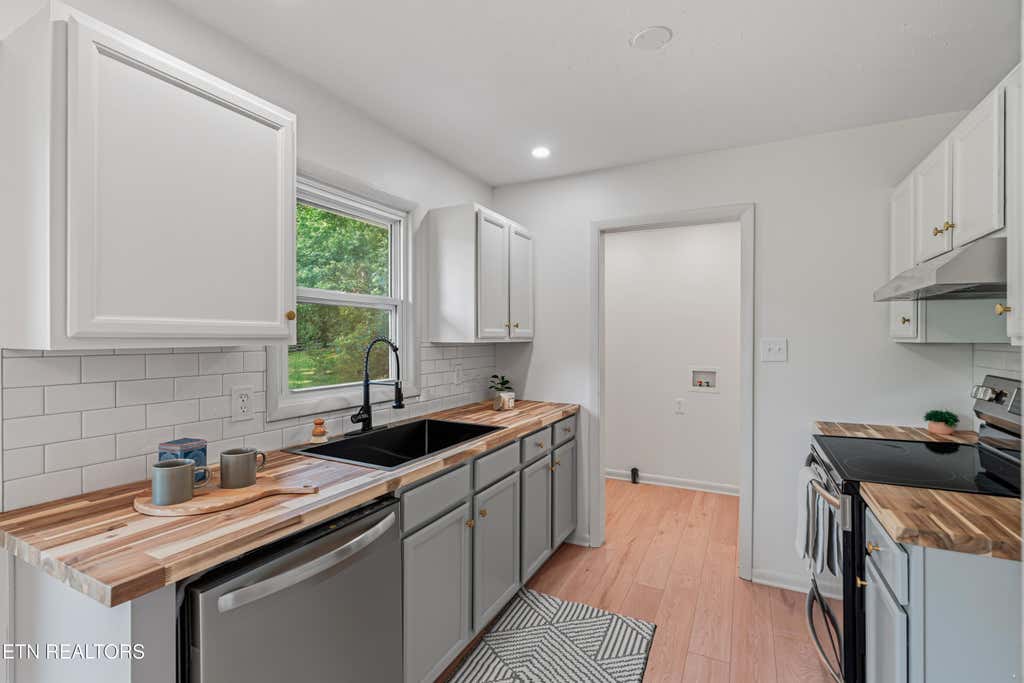 Photo of 115 E Norton Rd, Knoxville, TN 37920 (MLS # 1349289)