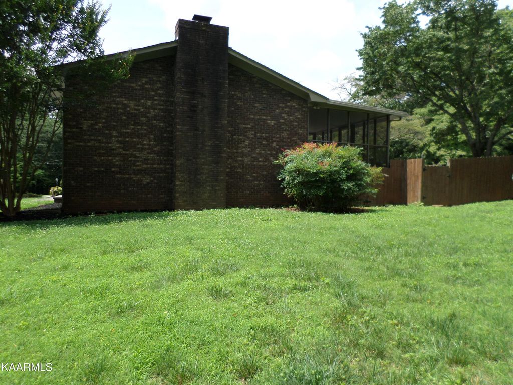 Photo of 2608 Topside Rd, Louisville, TN 37777 (MLS # 1232926)