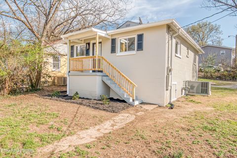 Photo of 2302 Center Ave, Knoxville, TN 37915 (MLS # 1332133)