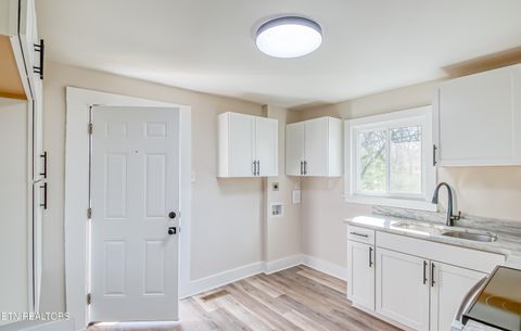 Tiny photo for 2302 Center Ave, Knoxville, TN 37915 (MLS # 1332133)