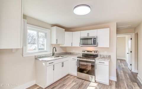 Tiny photo for 2302 Center Ave, Knoxville, TN 37915 (MLS # 1332133)