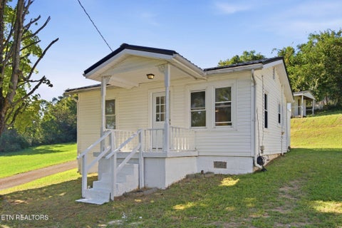 Tiny photo for 1433 Dogwood St, Morristown, TN 37814 (MLS # 1355762)