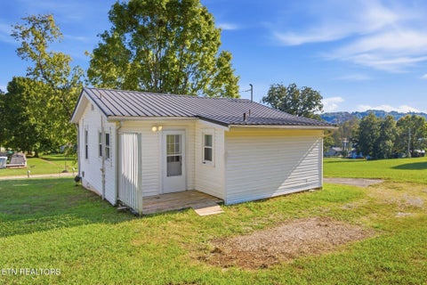 Tiny photo for 1433 Dogwood St, Morristown, TN 37814 (MLS # 1355762)