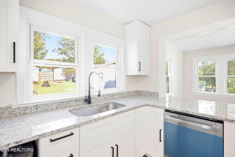 Tiny photo for 1433 Dogwood St, Morristown, TN 37814 (MLS # 1355762)
