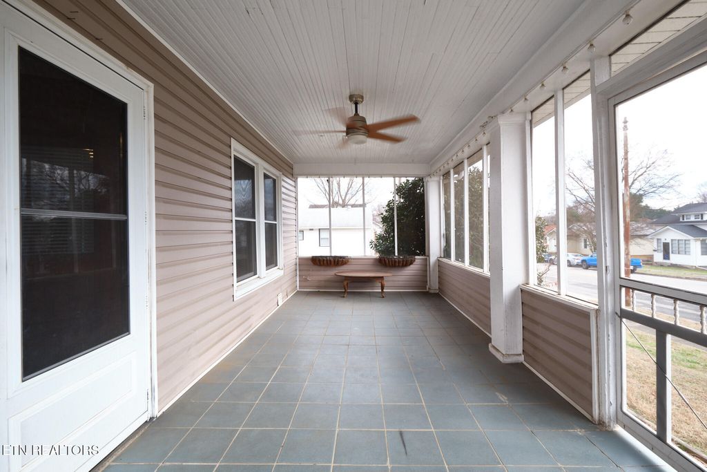 Photo of 304 W Lincoln Rd, Alcoa, TN 37701 (MLS # 1317824)