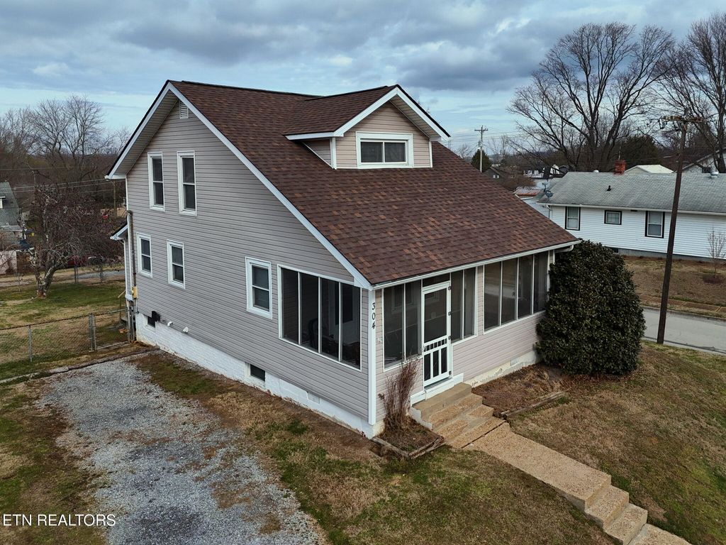 Photo of 304 W Lincoln Rd, Alcoa, TN 37701 (MLS # 1317824)