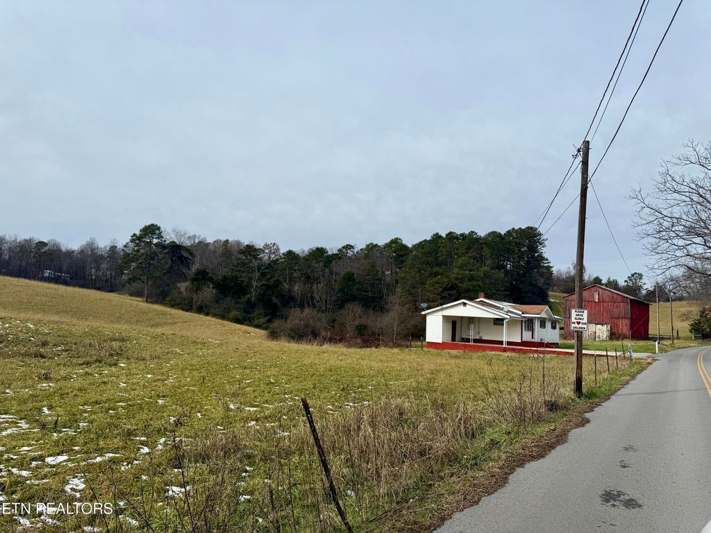 Photo of 1087 HARMON Rd, New Tazewell, TN 37825 (MLS # 1284942)