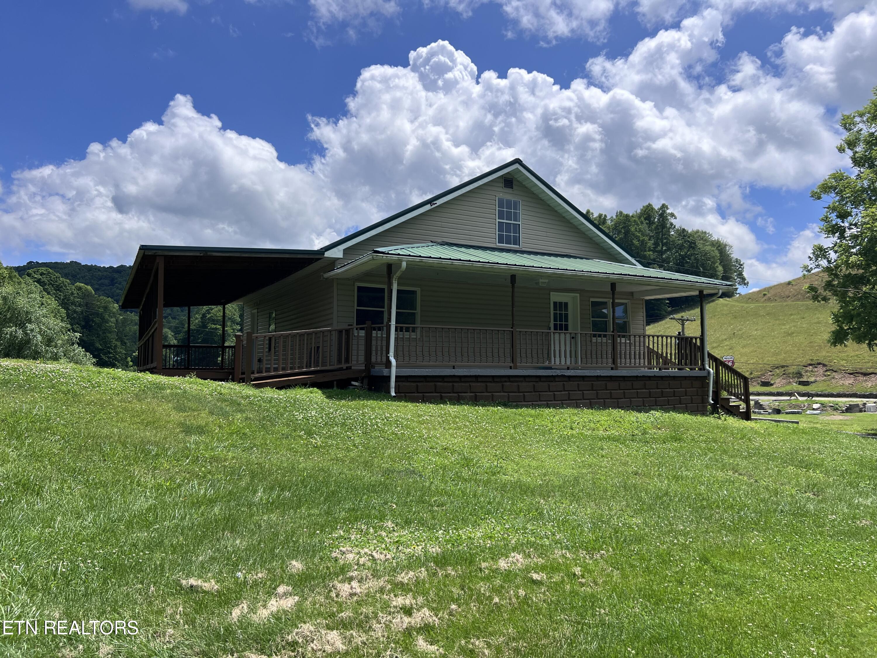 View Pineville, KY 40977 property