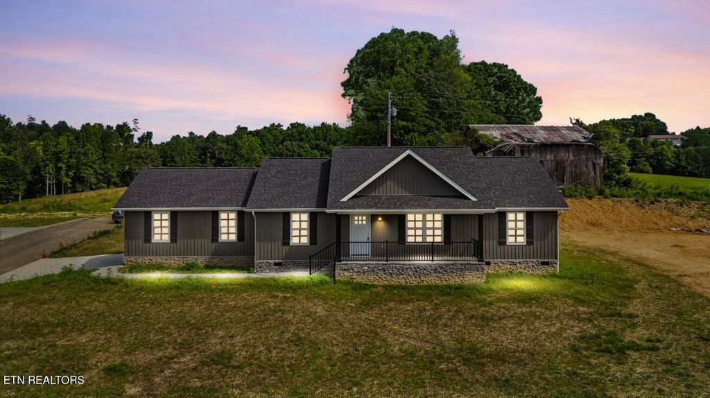 Photo of 100 JACK St, Tazewell, TN 37879 (MLS # 1292746)