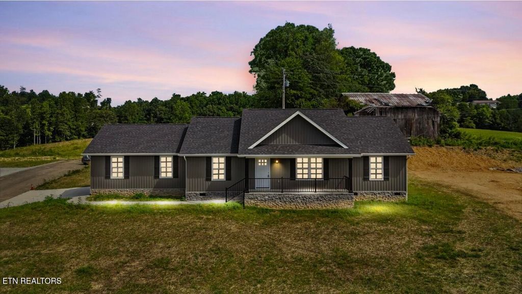 Photo of 100 JACK St, Tazewell, TN 37879 (MLS # 1292746)