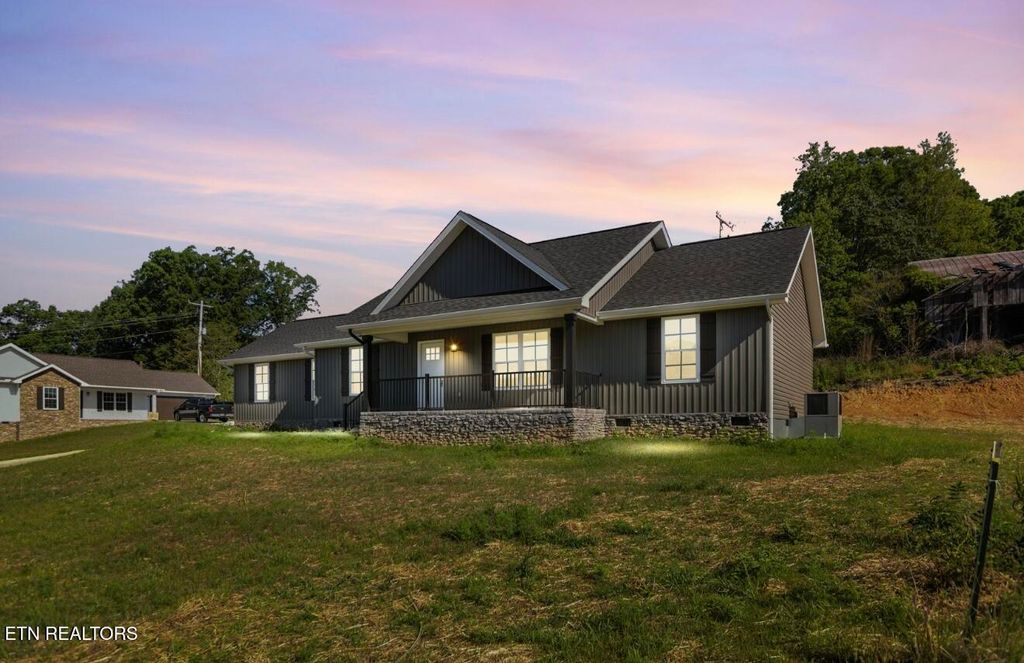 Photo of 100 JACK St, Tazewell, TN 37879 (MLS # 1292746)