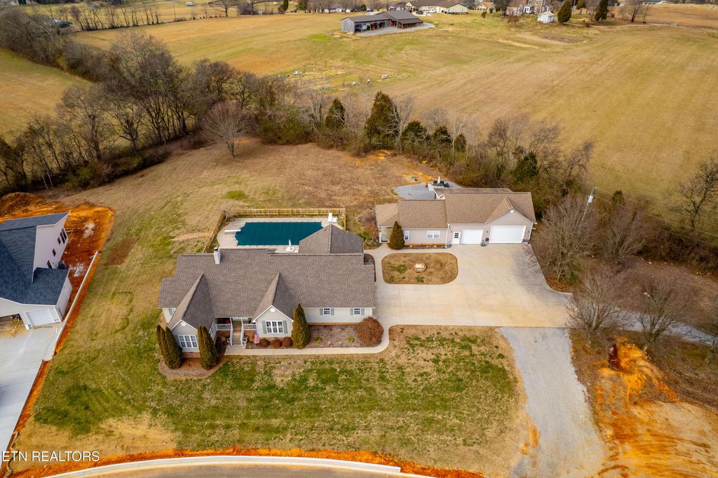 Photo of 1325 Cannon Ave, Sweetwater, TN 37874 (MLS # 1327733)