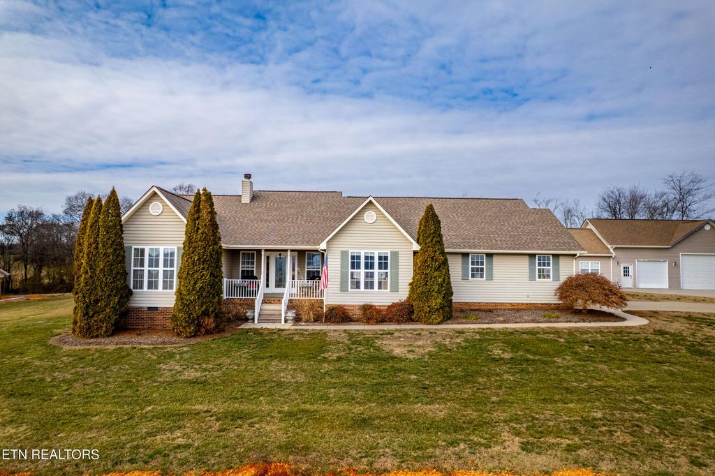 Photo of 1325 Cannon Ave, Sweetwater, TN 37874 (MLS # 1327733)