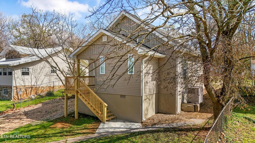 Photo of 822 Vermont Ave, Knoxville, TN 37921 (MLS # 1334821)